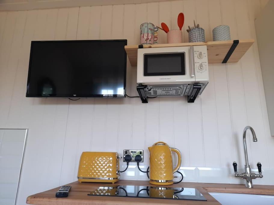 Dinky'S Den Apartment Coverack Exterior photo